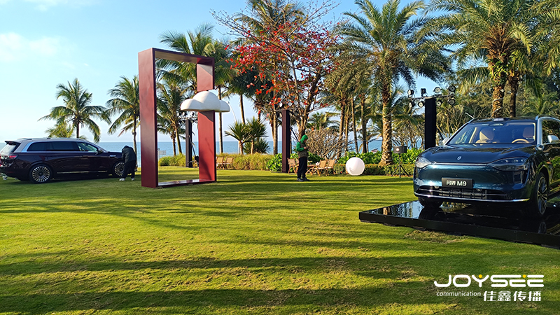 小草坪2.jpg 小草坪2.jpg